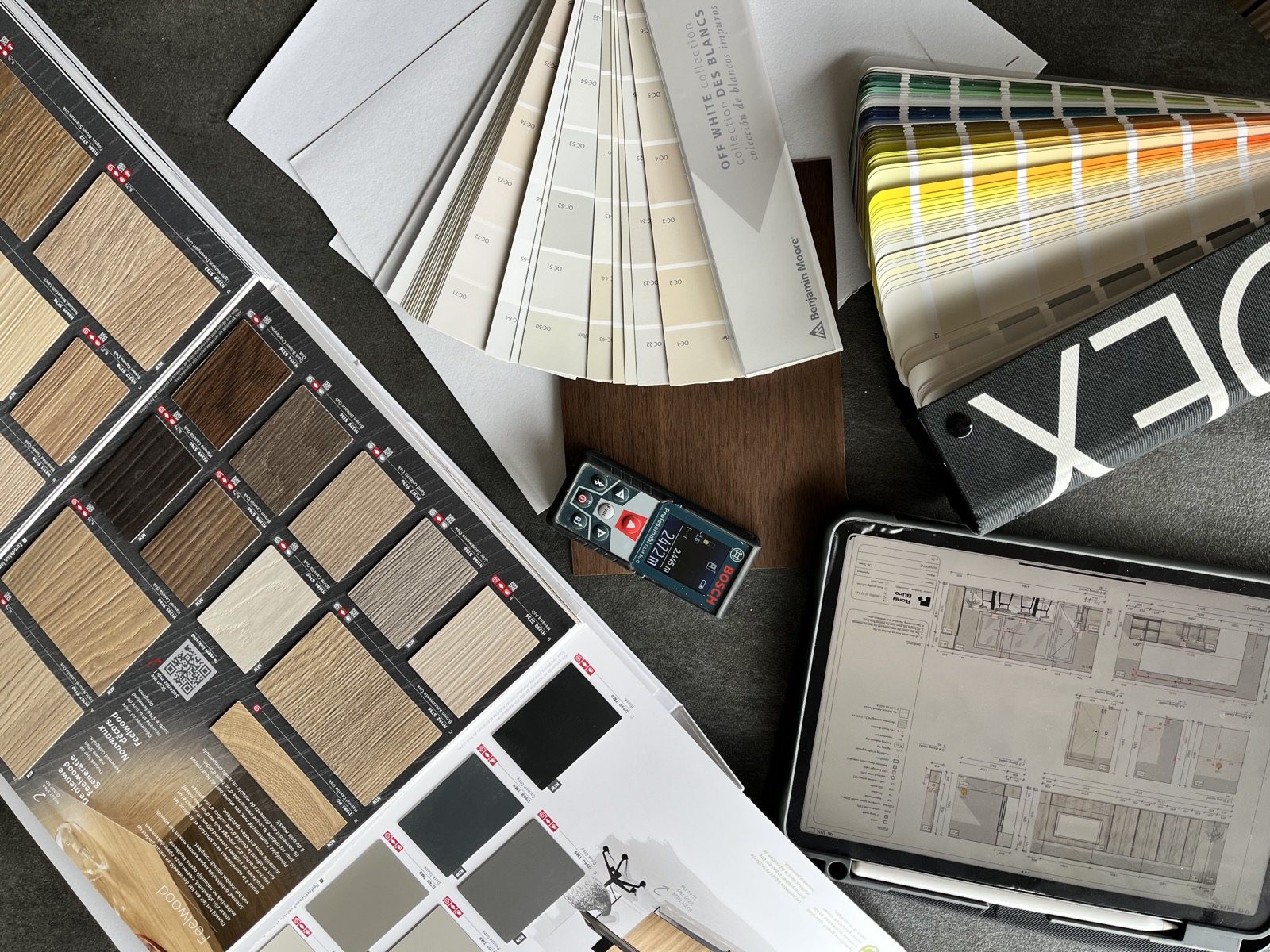 Material samples and drawings on site